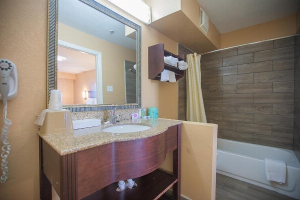 The Crossroads Hotel and Suites Irving image 12