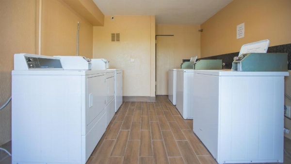 The Crossroads Hotel and Suites Irving image 13