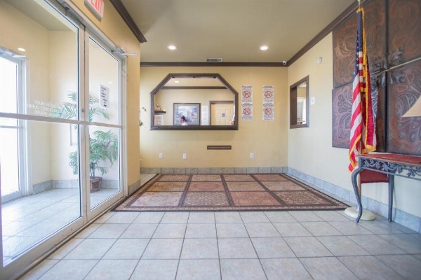 The Crossroads Hotel and Suites Irving image 14