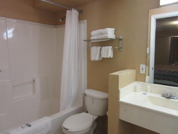 The Crossroads Hotel and Suites Irving image 24