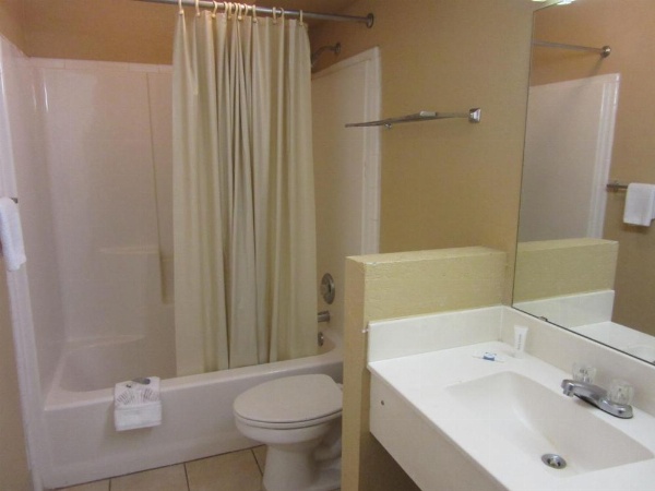 The Crossroads Hotel and Suites Irving image 25