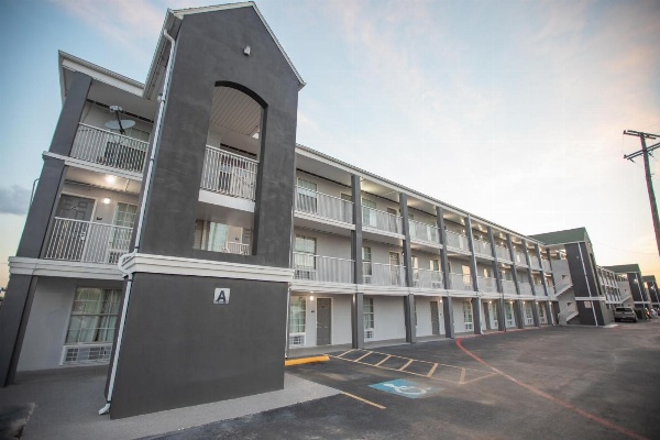 The Crossroads Hotel and Suites Irving Main image