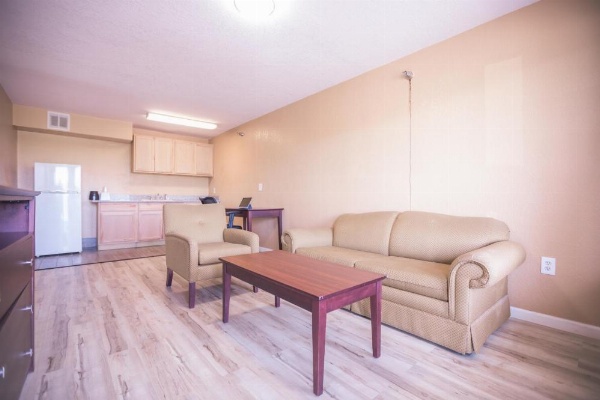 The Crossroads Hotel and Suites Irving image 6