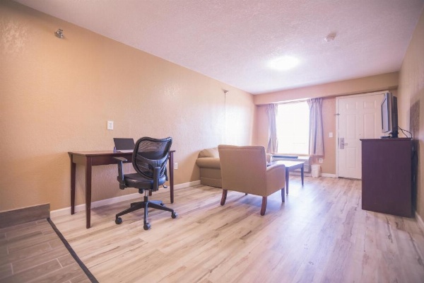 The Crossroads Hotel and Suites Irving image 7